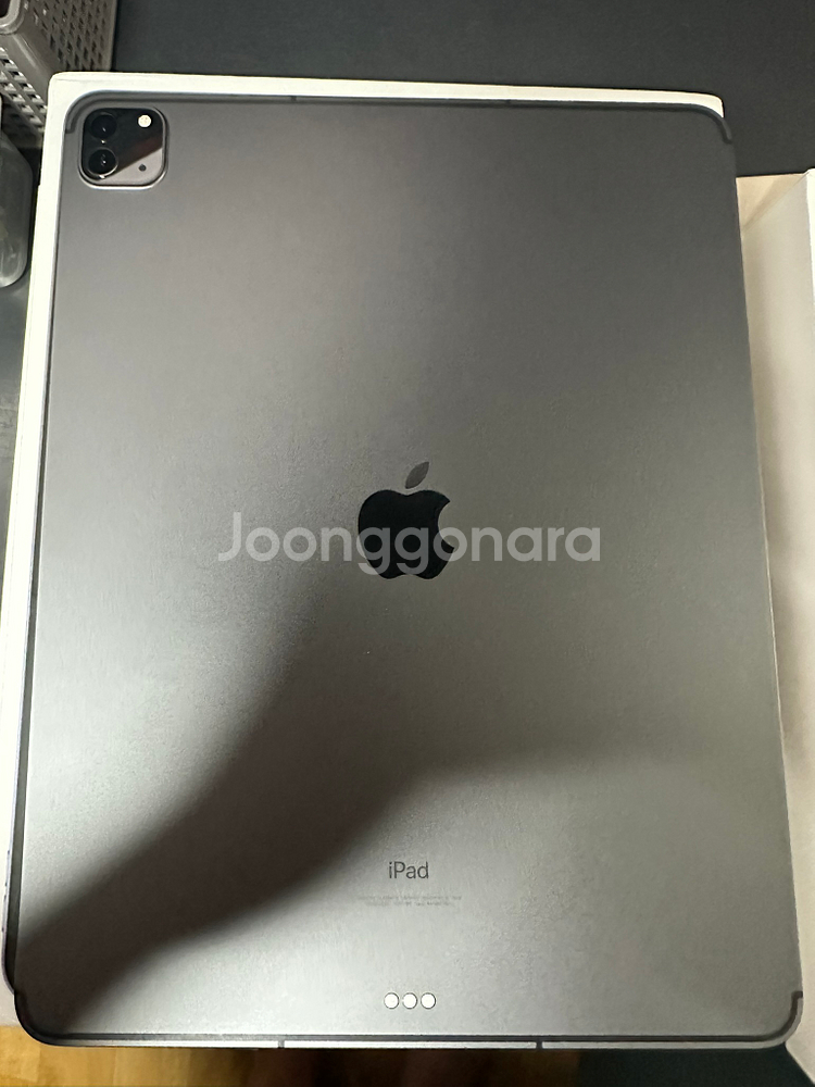 아이패드 프로 12.9 (5세대) M1 256GB 셀룰러 + 매직키보드 + 애플펜슬(2세대) 팝니다.--2