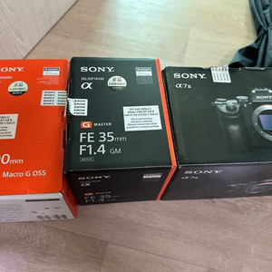 소니 A7M3바디 + 35mm 1.4 gm렌즈,90mm 2.8g렌즈 등 일괄판매
