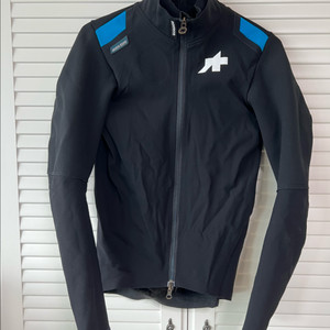 아소스 이큅 rs 조다 윈터 자켓 XS 팝니나