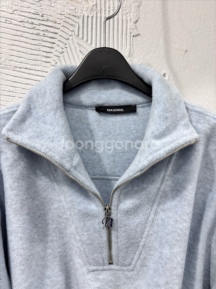 다이애그널 플리스 하프집업티--1