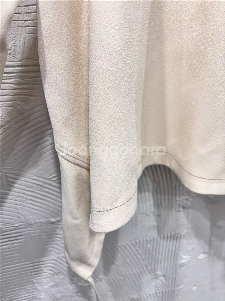 엠멜란지 니트넥 탄탄 블라우스--3