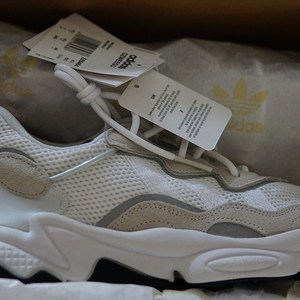 아디다스 오즈위고 운동화 ee6464 250사이즈