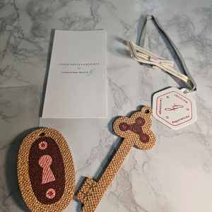 새상품- 조선호텔 X 이슬기 작가 마블링 모먼츠 수공예 키 참 세트