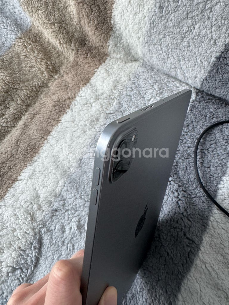 아이패드 프로 11 m2 (4세대) 제품 팝니다.--2