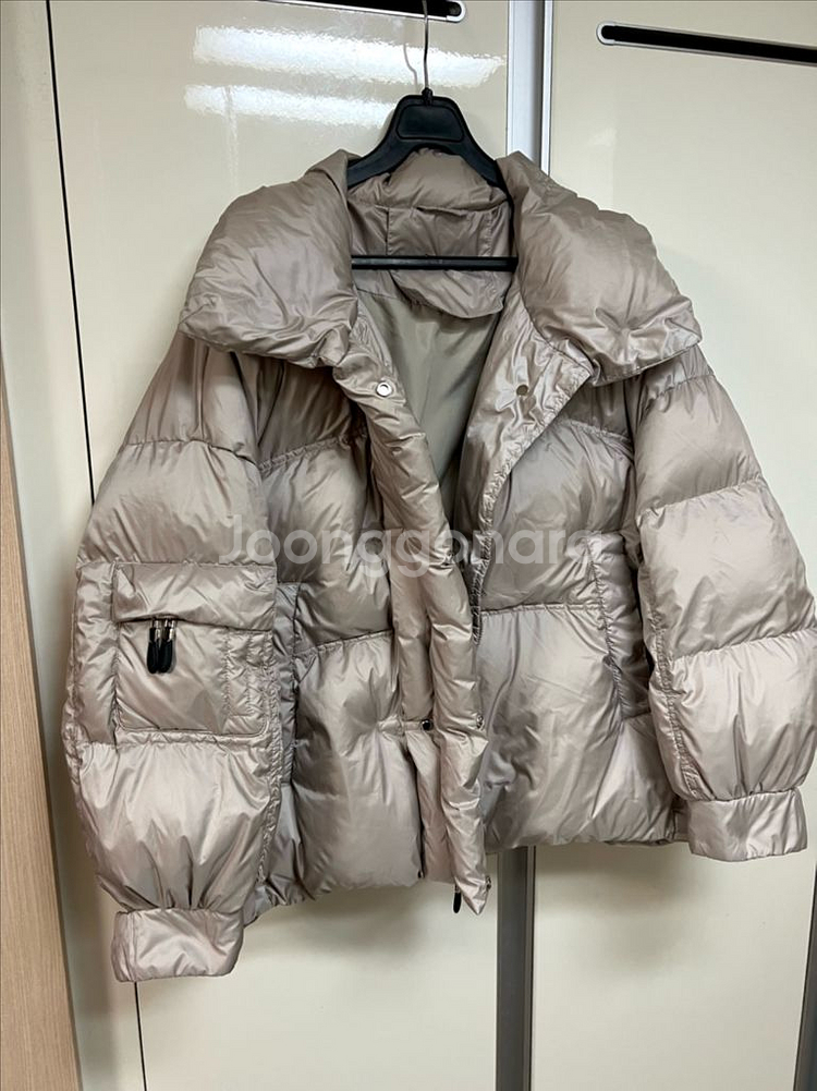 제평 메종드메이어 덕다운 숏패딩 오리털 점퍼 자켓 봄버 유광 베이지 하이넥--0