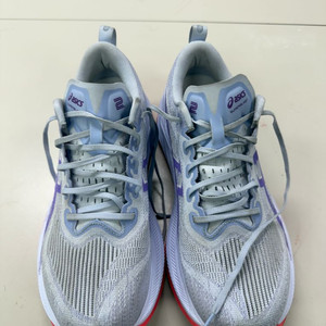 아식스 슈퍼블라스트2 280사이즈 팝니다.