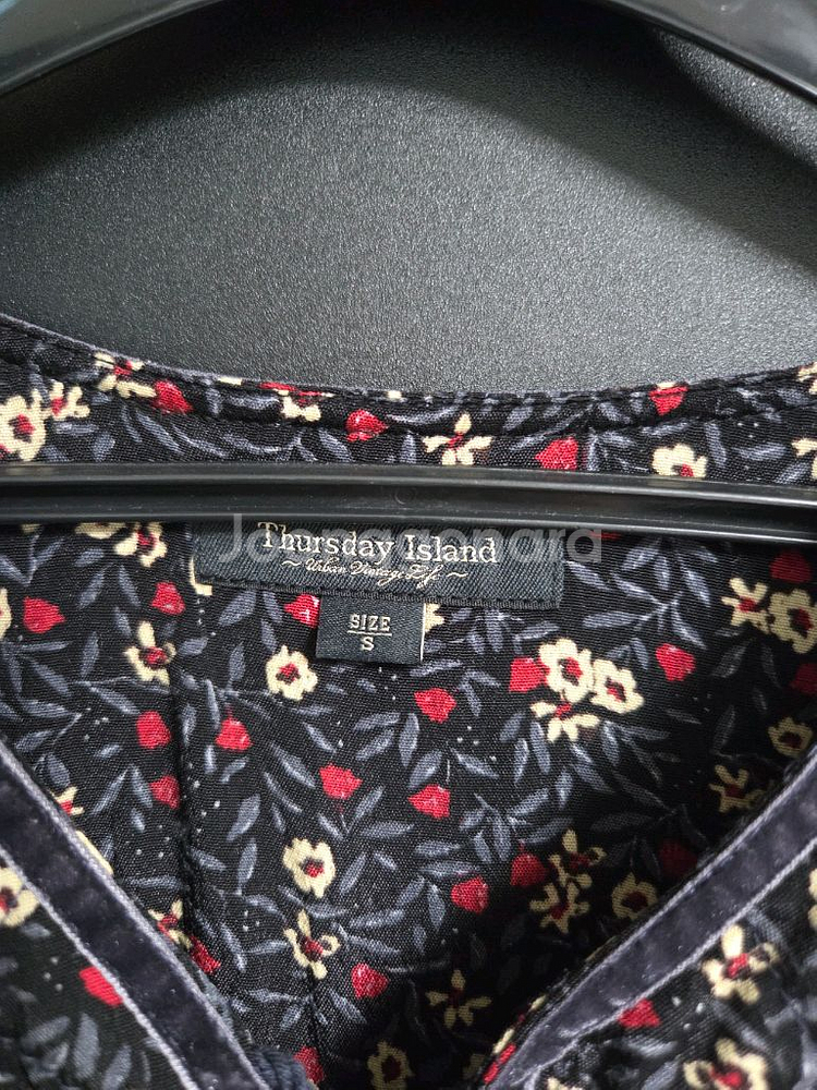 써스데이아일랜드 프린트 원피스ㅡ정품 가격내림--4