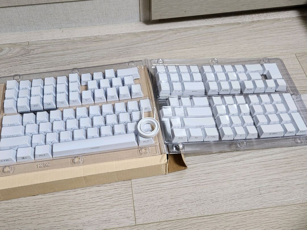 키보드 스위치(저소음 솜사탕축, 목새축), 키캡들 팝니다.--2