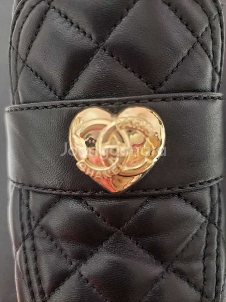 정품)최저가급처5번정도신은! 샤넬 하트 로고 로퍼 구두--4