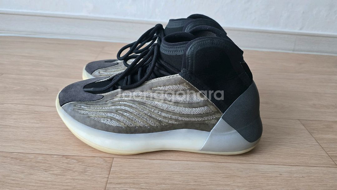 아디다스 이지 퀀텀 바리움 270--1