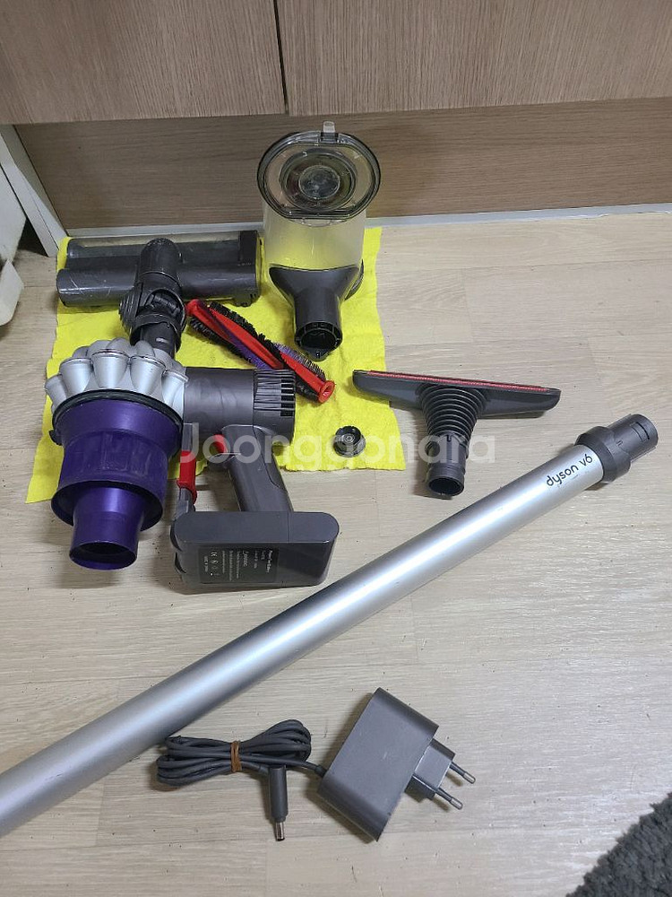 다이슨 V6 무선청소기 (세척완료.새배터리)--0