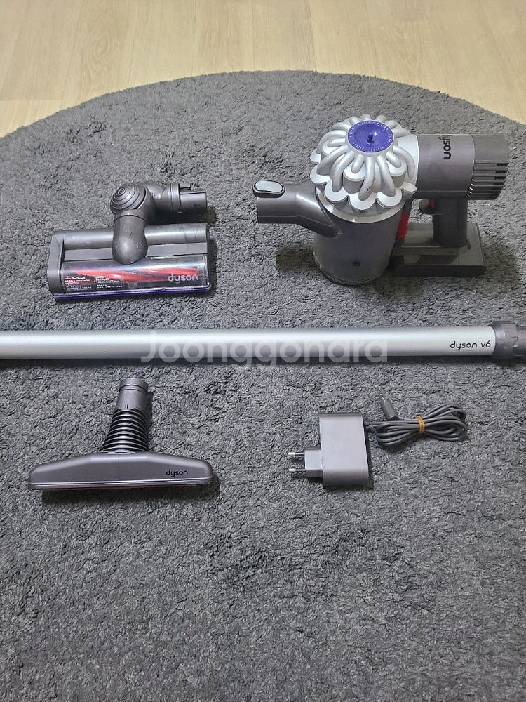 다이슨 V6 무선청소기 (세척완료.새배터리)--1