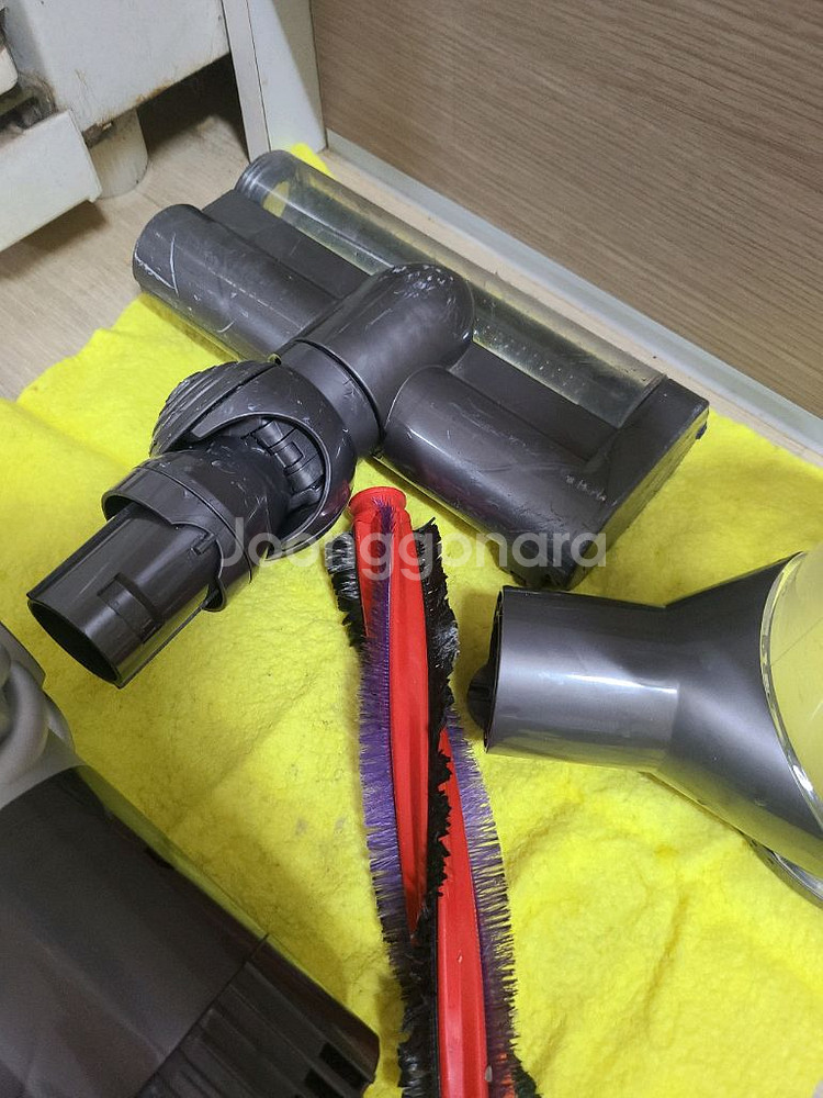 다이슨 V6 무선청소기 (세척완료.새배터리)--2