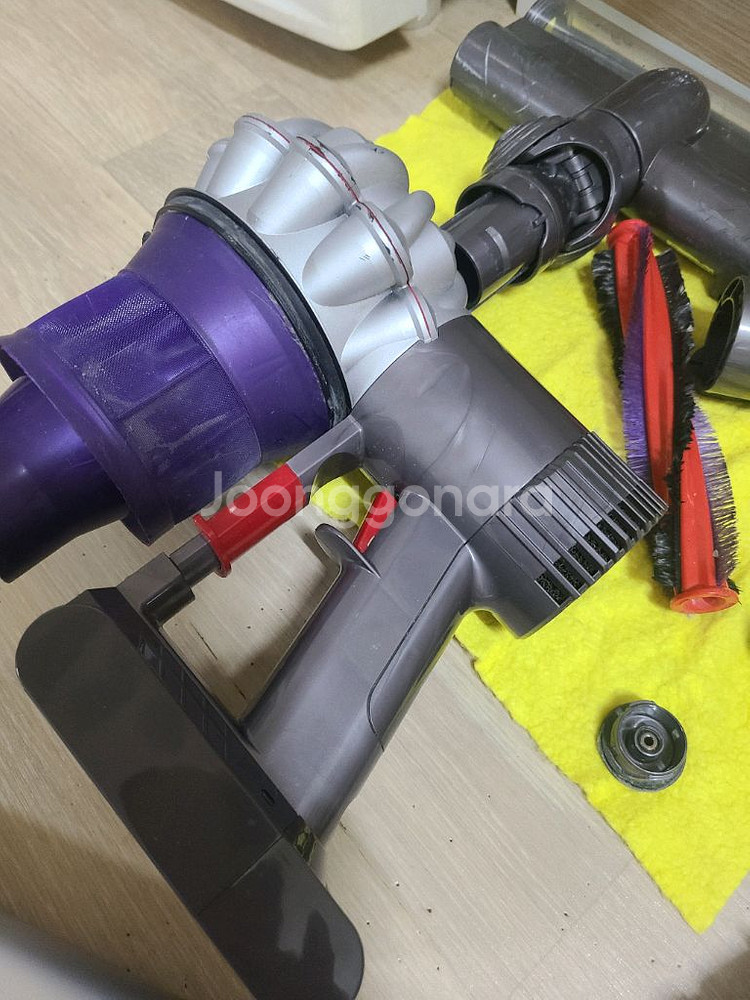 다이슨 V6 무선청소기 (세척완료.새배터리)--3