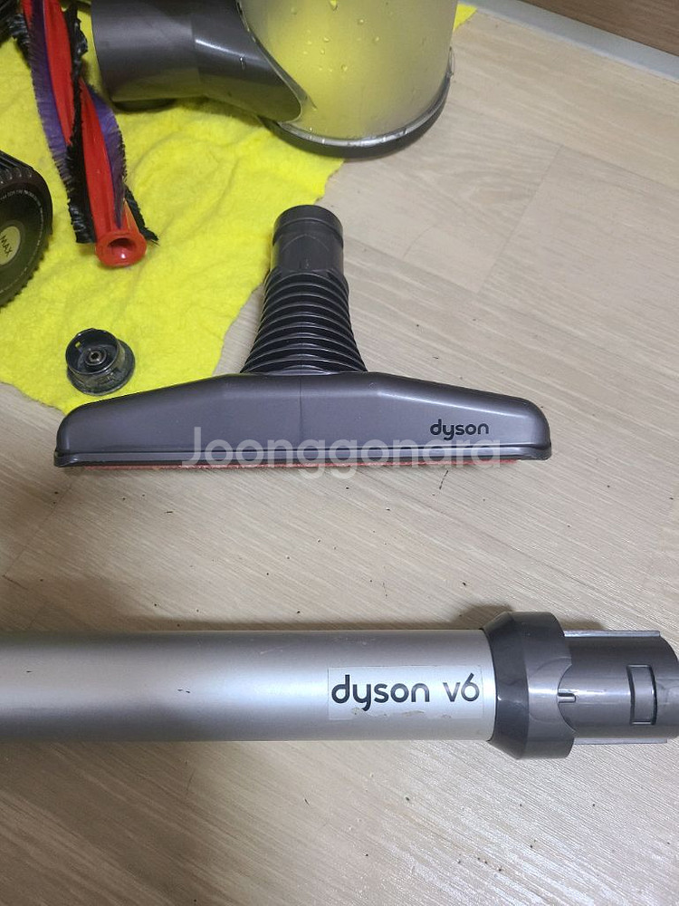 다이슨 V6 무선청소기 (세척완료.새배터리)--7
