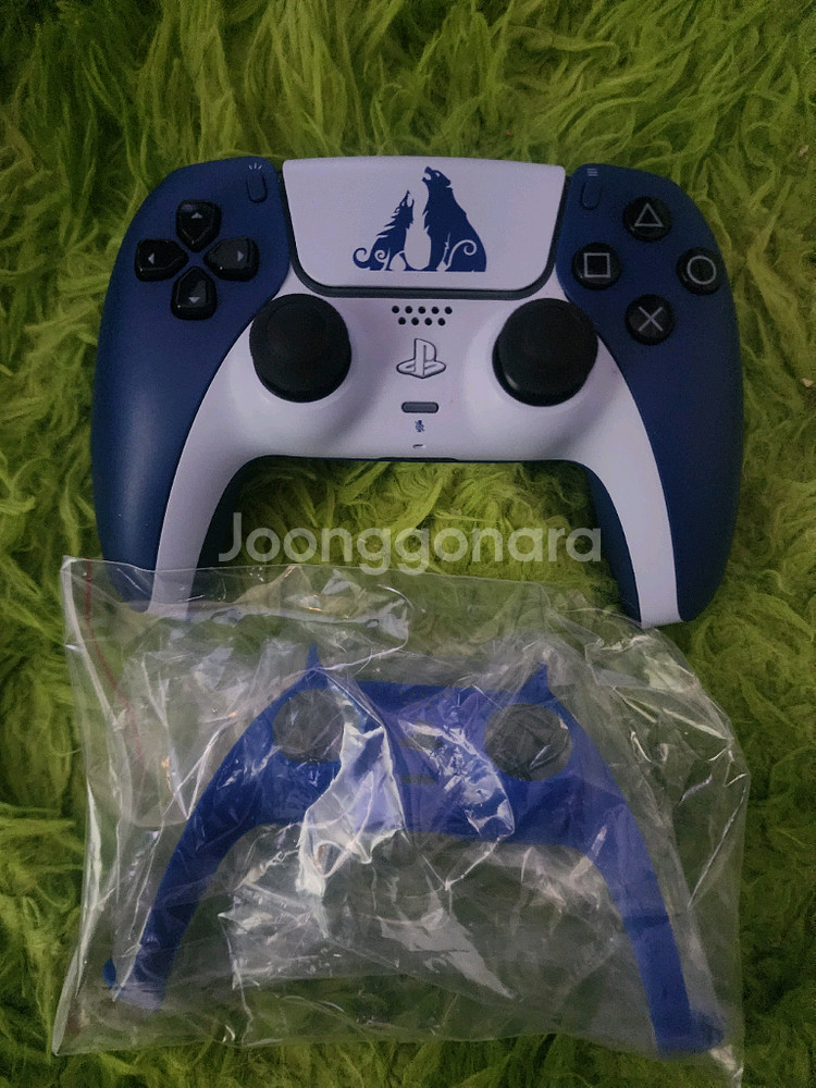 플스5 듀얼센스 갓오브워 라그나로크 한정판 입니다.--0