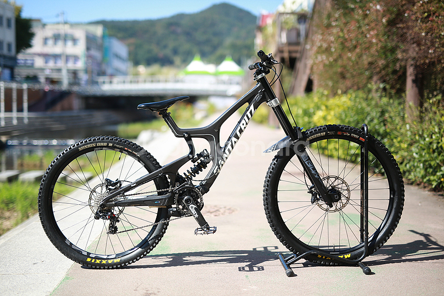 19년 산타크루즈 V10 카본C M 멀렛 29/ 27.5인치--2