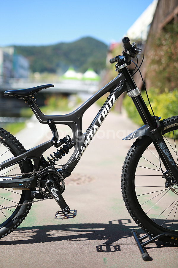 19년 산타크루즈 V10 카본C M 멀렛 29/ 27.5인치--4