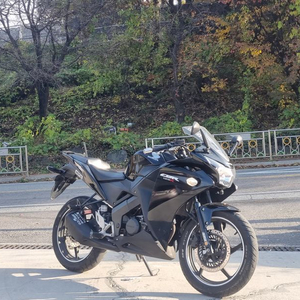 혼다 cbr125r 14년식/1만대키로수/블랙/투채널블박/급매 이미지
