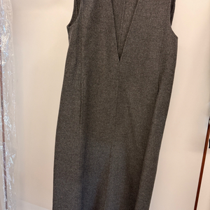 더캐시미어 슬리브리스 원피스