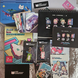 블루아카이브 2주년 게임개발부 굿즈들