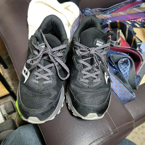 살로몬 XA PRO 3D v8 러닝화