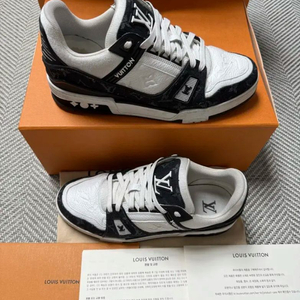 루이비통 트레이너 스니커즈