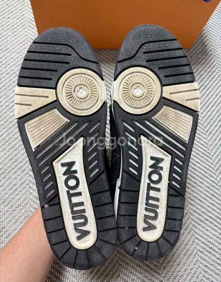 루이비통 트레이너 스니커즈--5