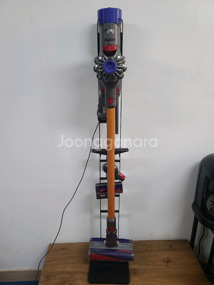 다이슨 V8 앱솔루트 무선청소기(삼성배터리>43분 연속작동,별도거치대 포함,전체해체하여 Cleaning완)--0