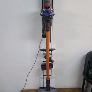 다이슨 V8 앱솔루트 무선청소기(삼성배터리>43분 연속작동,별도거치대 포함,전체해체하여 Cleaning완)