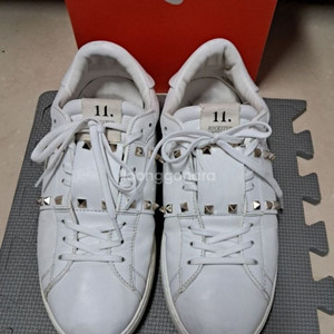 발렌티노 락스터드43사이즈 280스니커즈 운동화