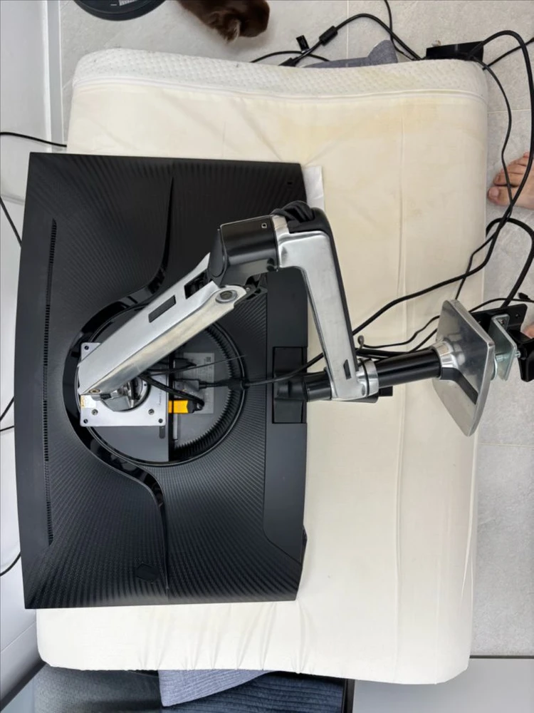 삼성 오딧세이 커브드 모니터 32인치 + 어고트론 모니터암 이미지