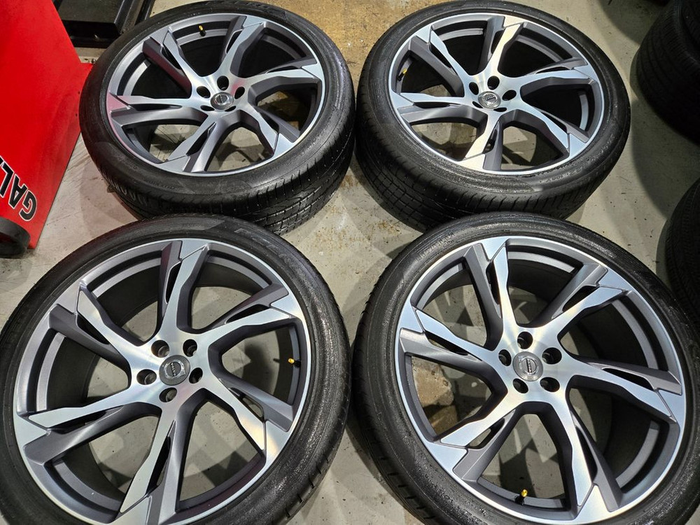 볼보XC90 22인치 순정 휠타이어 판매합니다 이미지