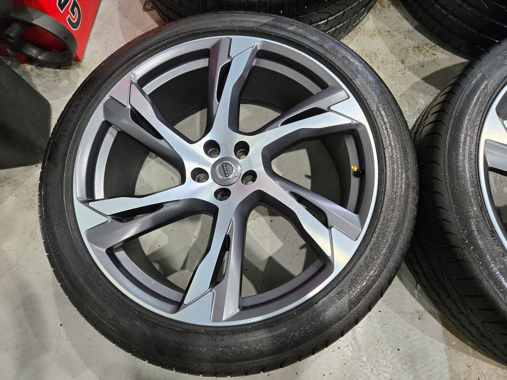 볼보XC90 22인치 순정 휠타이어 판매합니다 이미지