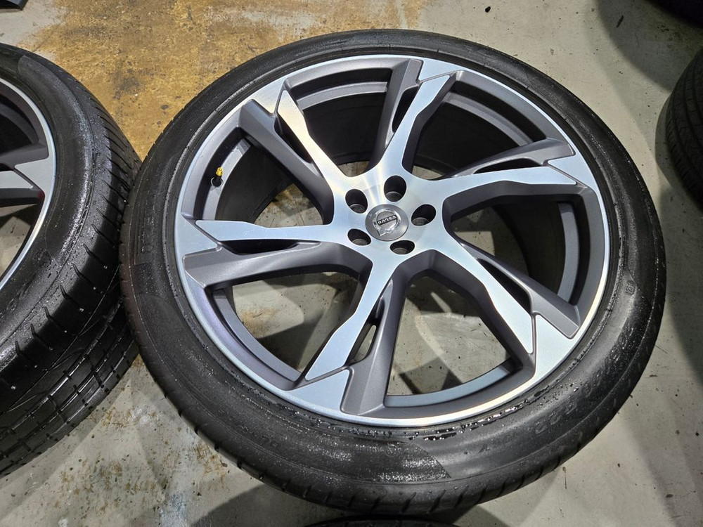 볼보XC90 22인치 순정 휠타이어 판매합니다 이미지