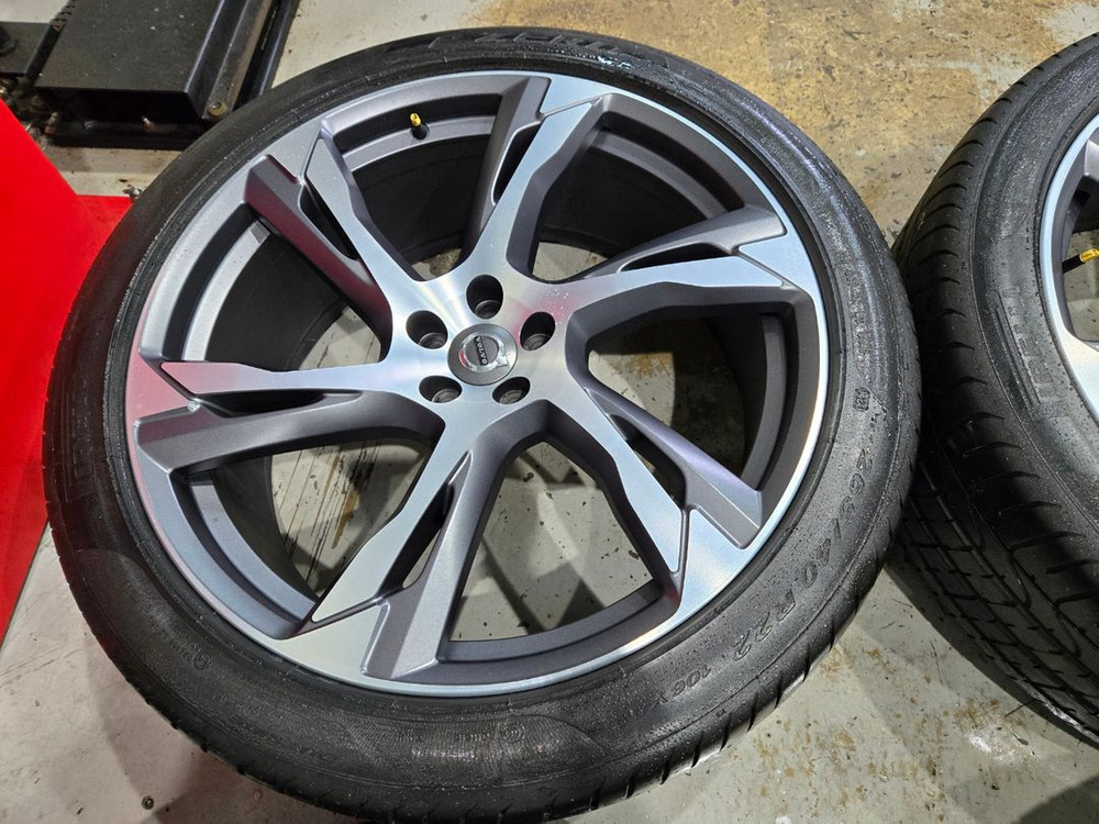 볼보XC90 22인치 순정 휠타이어 판매합니다 이미지