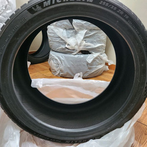 PS5 235 40 19 / 255 35 19 타이어 4짝