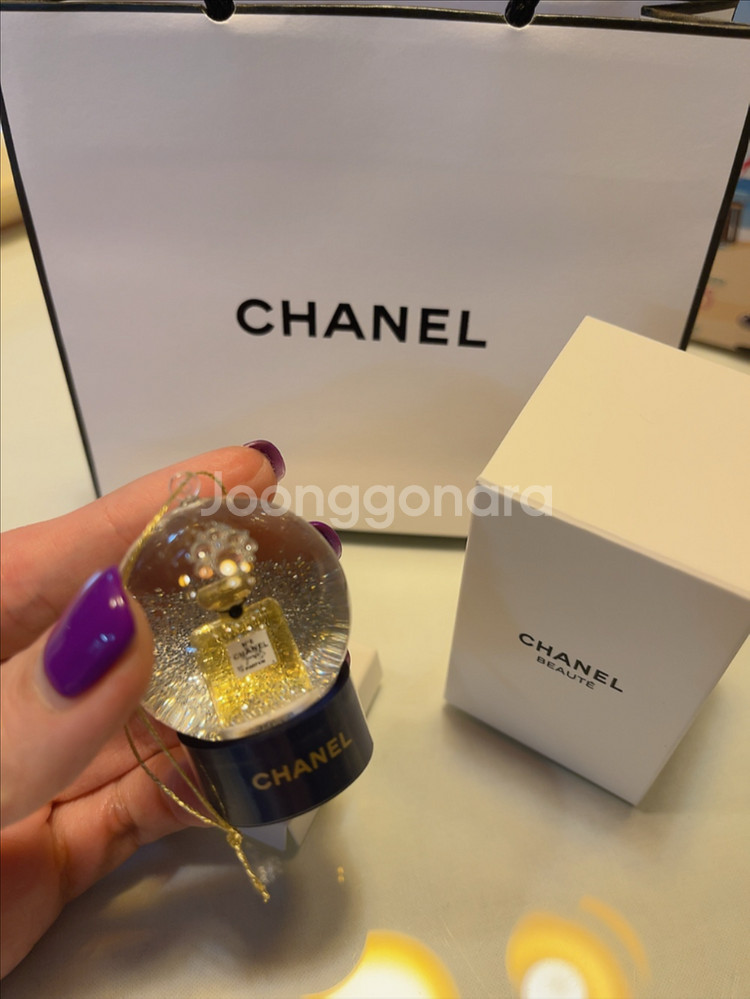 샤넬 스노우볼 , 샤넬 뱃지 팔아요--2