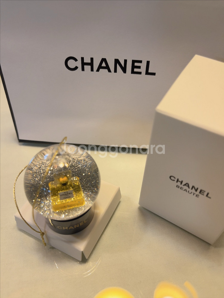 샤넬 스노우볼 , 샤넬 뱃지 팔아요--1