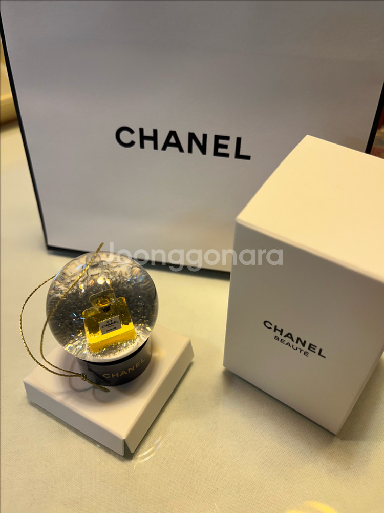 샤넬 스노우볼 , 샤넬 뱃지 팔아요--0