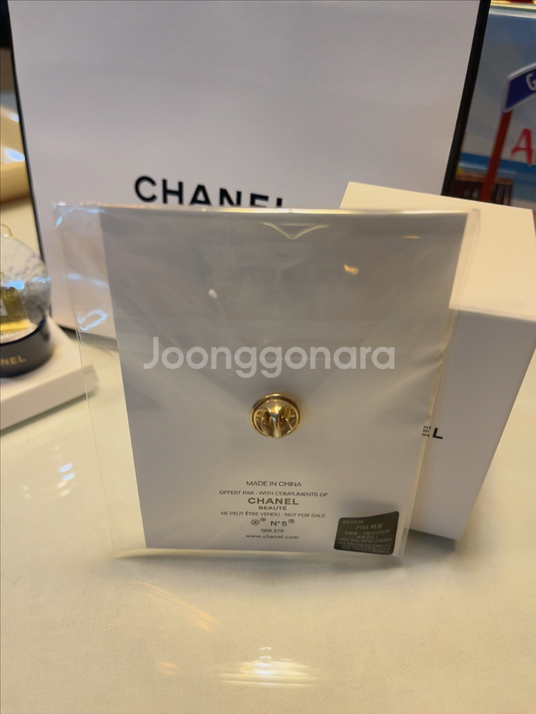 샤넬 스노우볼 , 샤넬 뱃지 팔아요--4