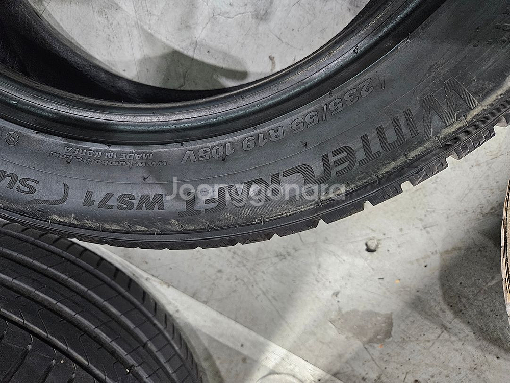 235 55 19 금호 윈터타이어 한대분 판매합니다--4