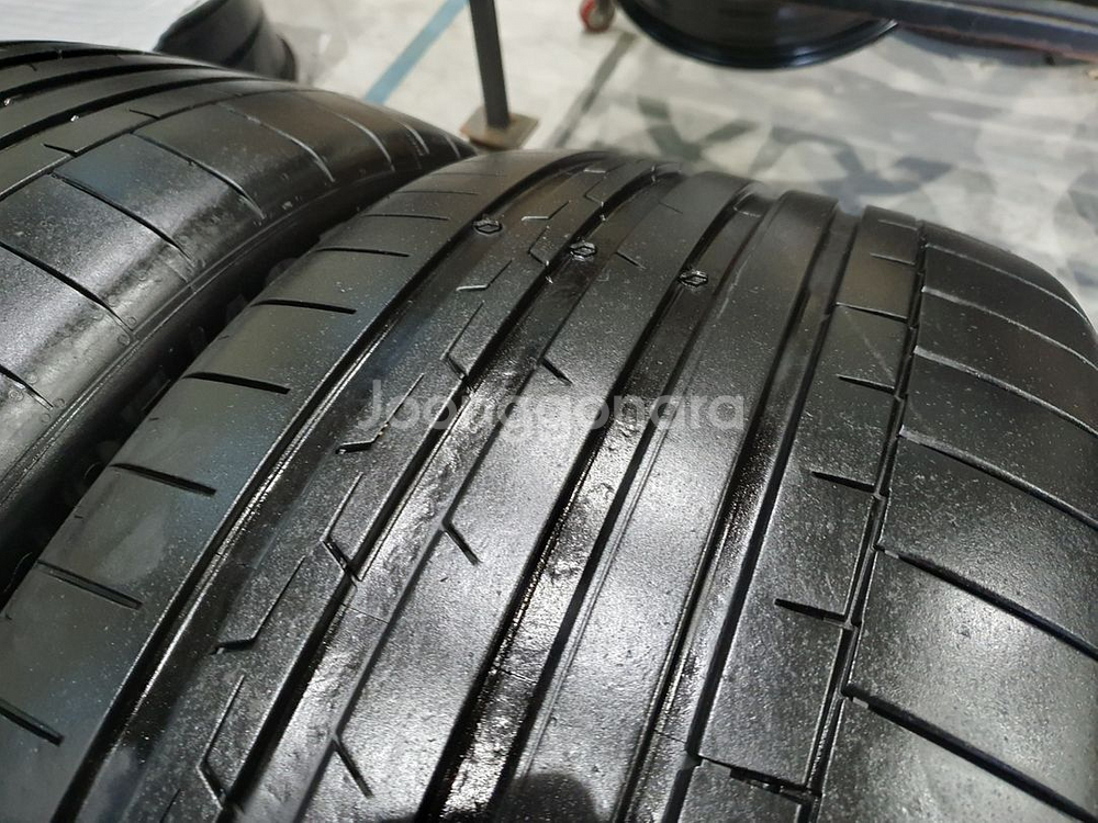 285 40 22 콘티넨탈 중고타이어 2본 판매합니다--1