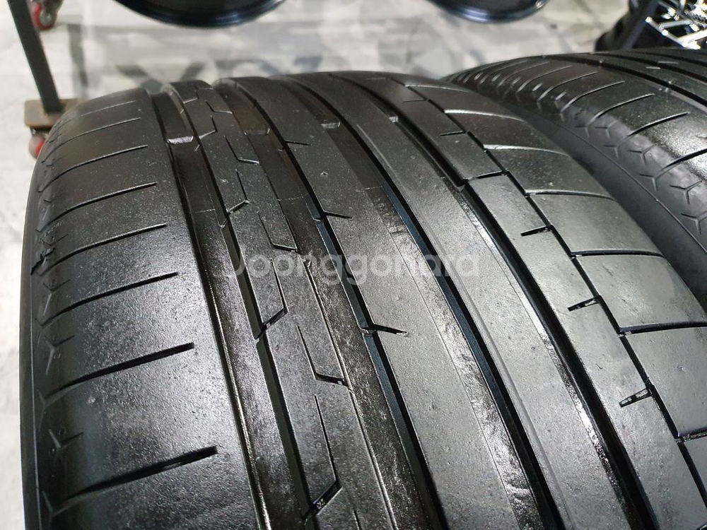 285 40 22 콘티넨탈 중고타이어 2본 판매합니다--2