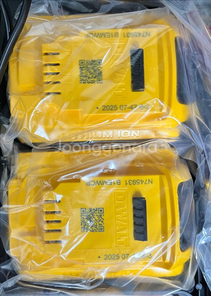 디월트배터리,충전기--1