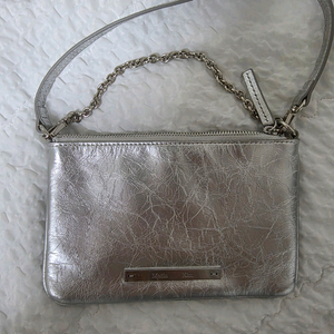 마뗑킴 글로시 레더 마이크로 백