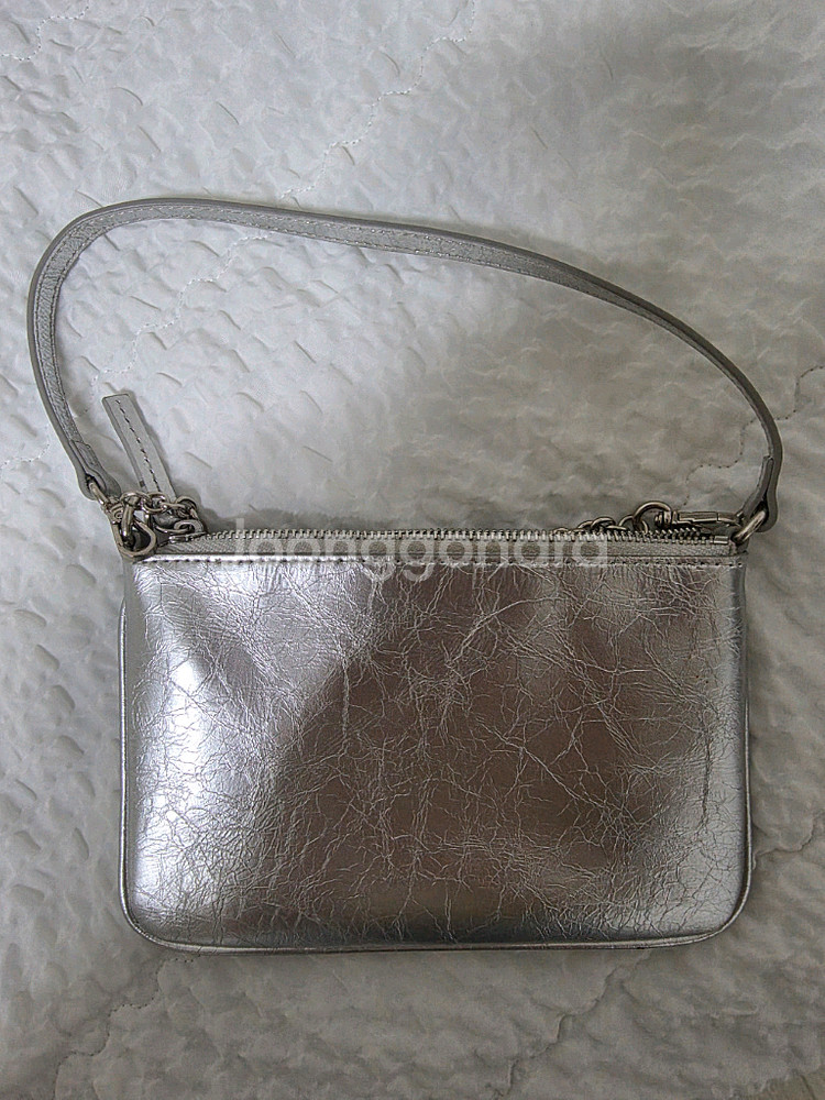 마뗑킴 글로시 레더 마이크로 백--1