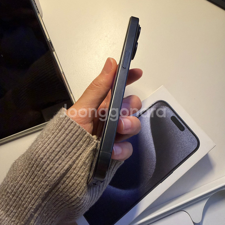 아이폰 15 pro 블랙티타늄 128GB--6