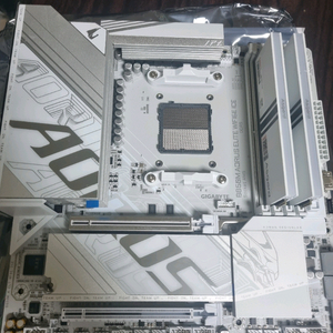 기가바이트 b850m 어로스 아이스