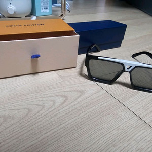 루이비통 버질아블로 선글라스 판매합니다.